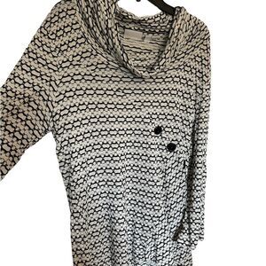 A Personal Touch black and white tunic with 3/4 in. sleeves.